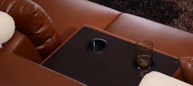 The folding middle table on Ruota-B chaise leather sofa comes with cupholders