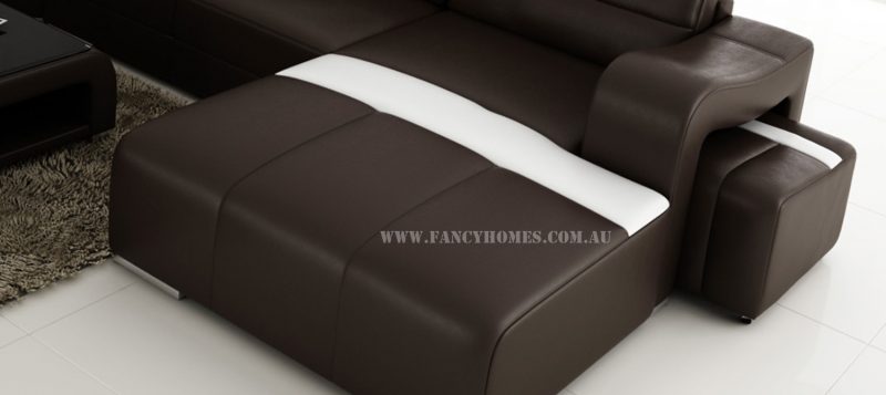 The extra-wide chaise from Erika modular leather sofa